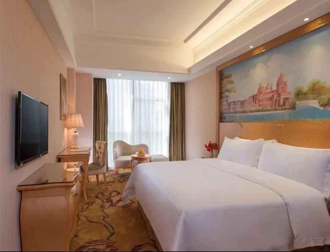 Vienna Hotel Shenzhen Baoneng City Plaza Экстерьер фото